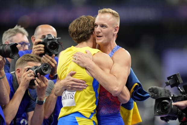 American pole vaulter Sam Kendricks hugs Swedish pole vaulter Armand Duplantis. 