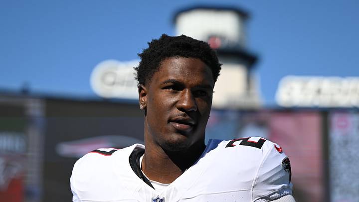 Atlanta Falcons linebacker James Pearce Jr. 