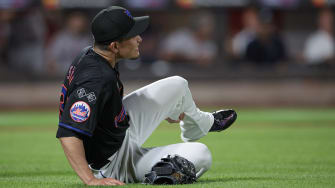 Jul 26, 2024; New York City, New York, USA; New York Mets starting pitcher Kodai Senga (34) reacts after an injury during the fifth inning against the Atlanta Braves at Citi Field. Mandatory Credit: Vincent Carchietta-USA TODAY Sports