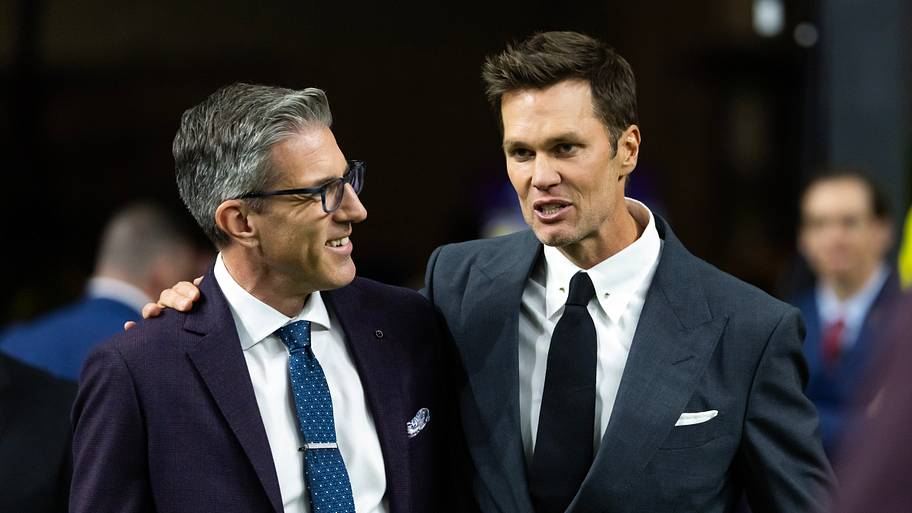 Kevin Burkhardt, Tom Brady