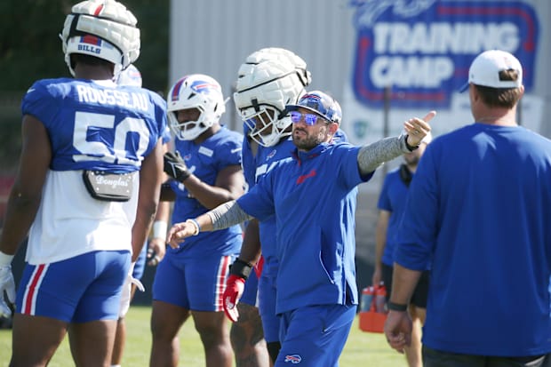 Bills defensive coordinator Bobby Babich talks with the defensive line during training camp.