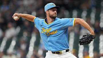 Arizona Diamondbacks v Milwaukee Brewers