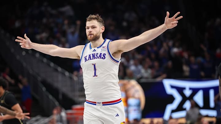Kansas Jayhawks center Hunter Dickinson reacts after a play. Kansas Jayhawks center Hunter Dickinson reacts after a play.