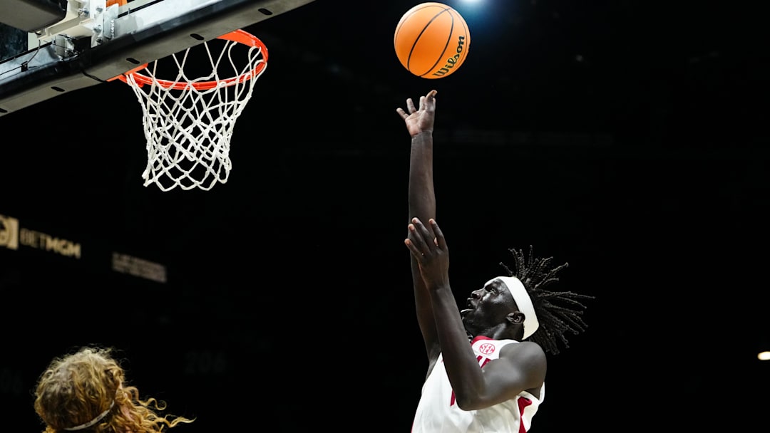 Nov 25, 2025; Las Vegas, Nevada, USA; Alabama Crimson Tide forward Taylor Bol Bowen (7) shoots a layup in the first half against UNLV Rebels in a 2025 Players Era Festival group play game at MGM Grand Garden Arena. 