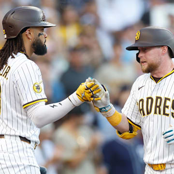 After splitting the series at one game apiece on Tuesday, the Padres are favorited to take Wednesday's matchup against the Diamondbacks.