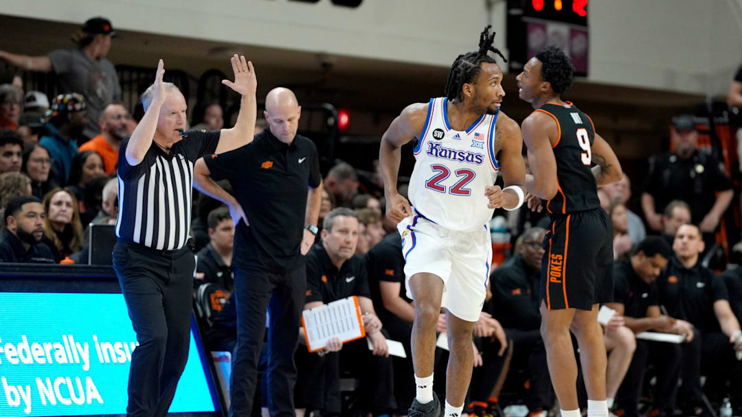 Kansas Jayhawks guard Darryn Peterson (22) 