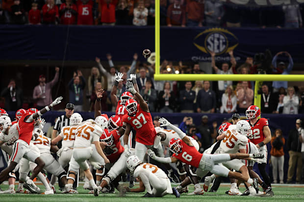 Longhorns place kicker Bert Auburn kicks the game tying field goal 