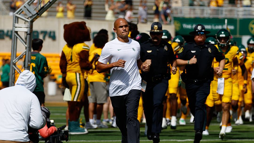 Sep 19, 2026; Waco, Texas, USA; Baylor Bears head coach Dave Aranda runs onto the field with his team before the game against the Louisiana Tech Bulldogs at McLane Stadium. Mandatory Credit: Chris Jones-Imagn Images Sep 19, 2026; Waco, Texas, USA; Baylor Bears head coach Dave Aranda runs onto the field with his team before the game against the Louisiana Tech Bulldogs at McLane Stadium. Mandatory Credit: Chris Jones-Imagn Images