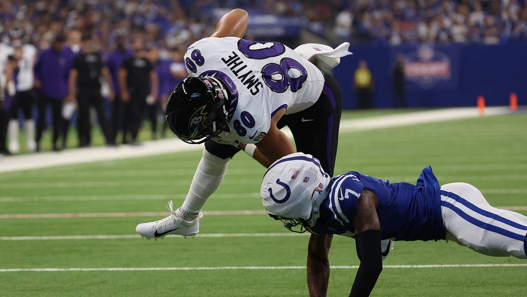 Sep 13, 2026; Indianapolis, Indiana, USA; Indianapolis Colts cornerback Charvarius Ward (7) tackles Baltimore Ravens tight end Durham Smythe (80) at Lucas Oil Stadium. Mandatory Credit: Trevor Ruszkowski-Imagn Images Sep 13, 2026; Indianapolis, Indiana, USA; Indianapolis Colts cornerback Charvarius Ward (7) tackles Baltimore Ravens tight end Durham Smythe (80) at Lucas Oil Stadium. Mandatory Credit: Trevor Ruszkowski-Imagn Images