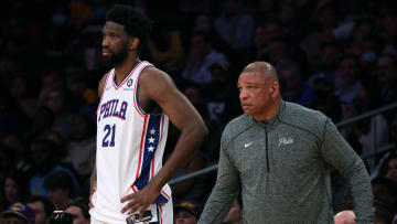 Rivers es criticado por mantener en cancha a Embiid, previo a su lesión