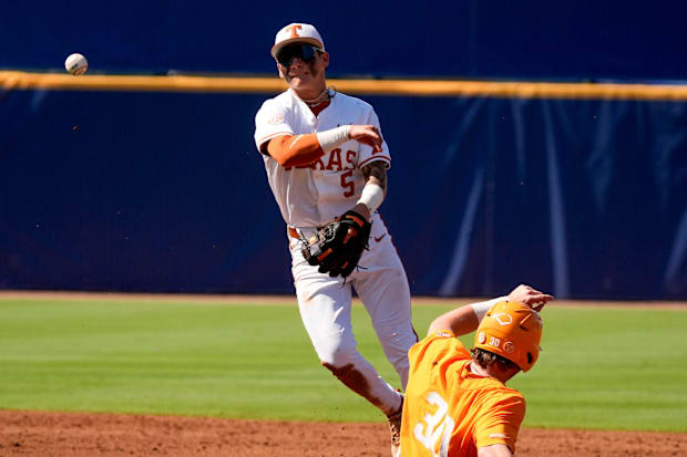 Texas Longhorns infielder Ethan Mendoz