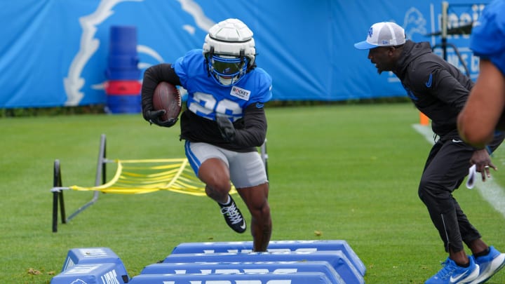 RB Jahmyr Gibbs runs a drill during the Detroit Lions training camp at the Lions headquarters in Allen Park, Mich. on Tuesday, July 30, 2024.