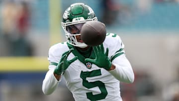 Dec 15, 2024; Jacksonville, Florida, USA;  New York Jets wide receiver Garrett Wilson (5) warms up before a game against the Jacksonville Jaguars at EverBank Stadium.