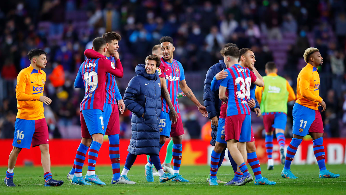 Dynamic El Barça Se Deja El Liderato En El Derbi Design Nature