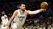 Ivica Zubac seguirá en los Clippers de Los Angeles