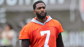 Cleveland Browns quarterback Jacoby Brissett (7) 