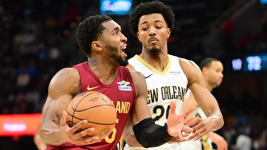 Dec 23, 2025; Cleveland, Ohio, USA; Cleveland Cavaliers guard Donovan Mitchell (45) drives to the basket against New Orleans Pelicans forward Trey Murphy III (25) during the second half at Rocket Arena. Mandatory Credit: Ken Blaze-Imagn Images Dec 23, 2025; Cleveland, Ohio, USA; Cleveland Cavaliers guard Donovan Mitchell (45) drives to the basket against New Orleans Pelicans forward Trey Murphy III (25) during the second half at Rocket Arena. Mandatory Credit: Ken Blaze-Imagn Images