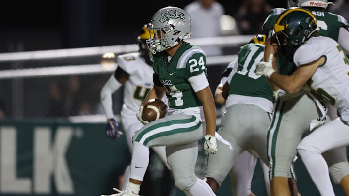 Duece Jones-Drew scored on a 5-yard run less than two minutes into the game to make it 14-0 for De La Salle in its 42-14 win over San Ramon Valley