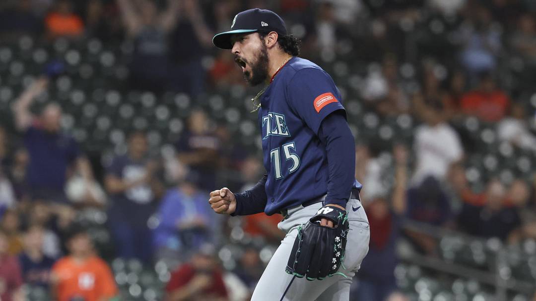 May 11, 2026; Houston, Texas, USA; Seattle Mariners pitcher Andres Munoz (75) celebrates after getting the final out during the ninth inning against the Houston Astros at Daikin Park. Mandatory Credit: Troy Taormina-Imagn Images