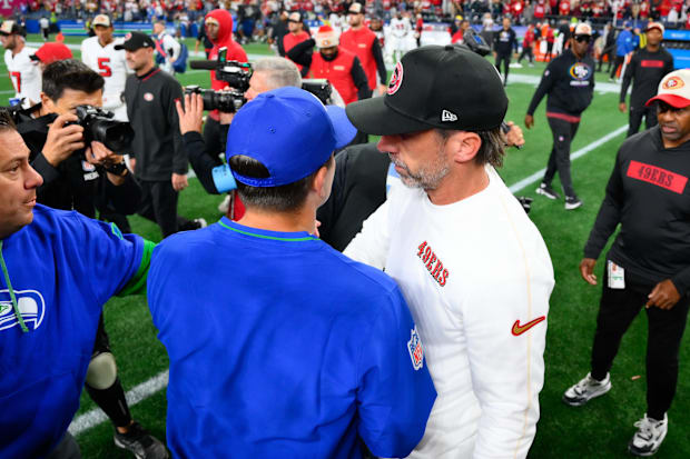 Seattle Seahawks Mike McDonald and San Francisco 49ers head coach Kyle Shanahan greet after the game at Lumen Field. Mandator