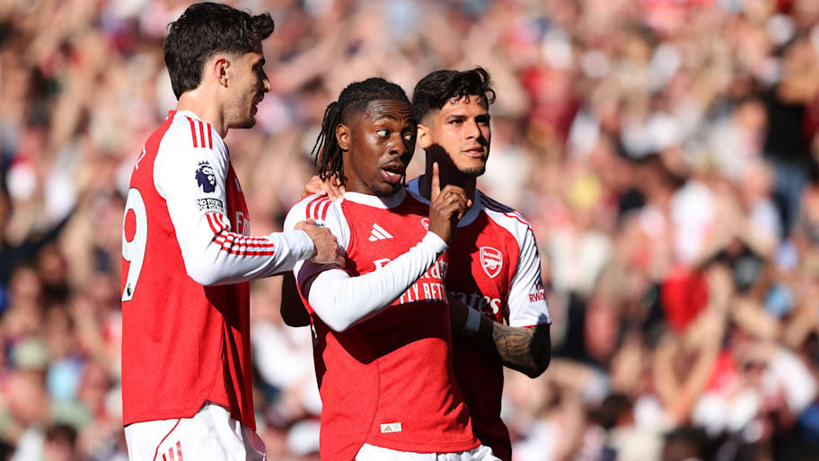 Kai Havertz (left), Eberechi Eze (center) and Piero Hincapié.