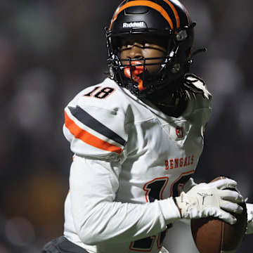 There's no looking back at last season's failure in the state finals, the Central East (Fresno) Bengals are now looking straight ahead to their state-title date at Saddleback College on Dec. 13. Bayon Harris had touchdown catches of 49 and 30 yards on Saturday night in Pittsburg and now has 25 on the season.  