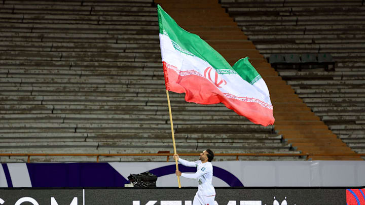 Seleção do Irã comemora classificação para a Copa do Mundo; país pode desistir do torneio após escalada do conflito no Oriente Médio