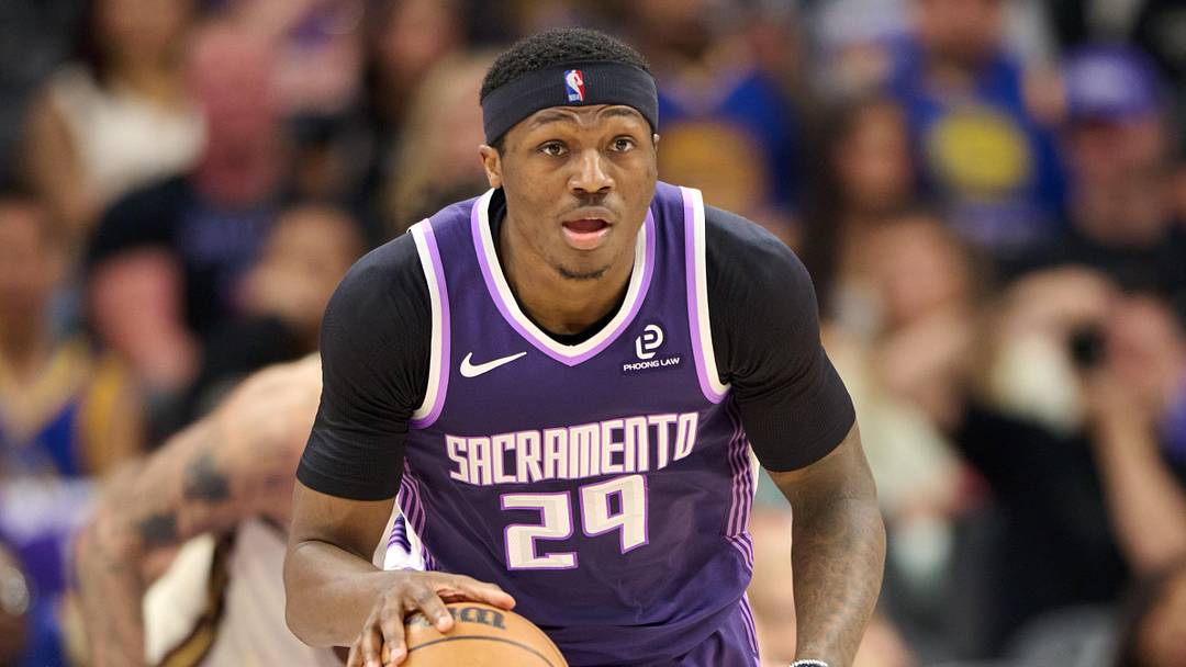 Apr 10, 2026; Sacramento, California, USA; Sacramento Kings guard Daeqwon Plowden (29) brings the ball upcourt against the Golden State Warriors during the second quarter at Golden 1 Center. Mandatory Credit: Robert Edwards-Imagn Images