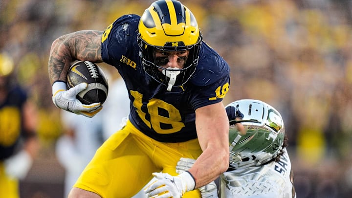 KANSAS CITY CHIEFS: Michigan tight end Colston Loveland (18) makes a catch against Oregon defensive back Kobe Savage (5) during the second half at Michigan Stadium in Ann Arbor on Saturday, Nov. 2, 2024.