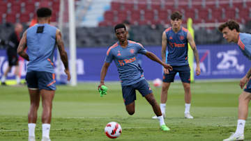 FBL-THA-ENG-PR-LIVERPOOL-MAN UTD