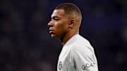 Kylian Mbappé va débuter sur le banc