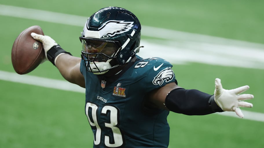The Patriots signed Williams to a four-year deal worth up to $104 million. | Stephen Lew-Imagn Images