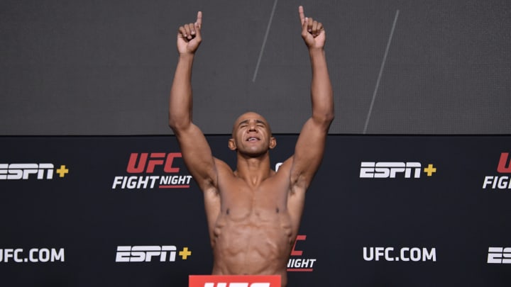 Armen Petrosyan vs Gregory Rodrigues UFC Vegas 49 middleweight bout odds, prediction, fight info, stats, stream and betting insights. 