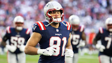Dec 15, 2024; Glendale, Arizona, USA; New England Patriots tight end Austin Hooper (81) against the Arizona Cardinals at State Farm Stadium. Mandatory Credit: Mark J. Rebilas-Imagn Images