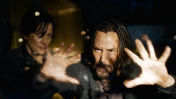 (L-r) CARRIE-ANNE MOSS as Trinity and KEANU REEVES as Neo/Thomas Anderson in Warner Bros. Pictures, Village Roadshow Pictures and Venus Castina Productions’ “THE MATRIX RESURRECTIONS,” a Warner Bros. Pictures release.