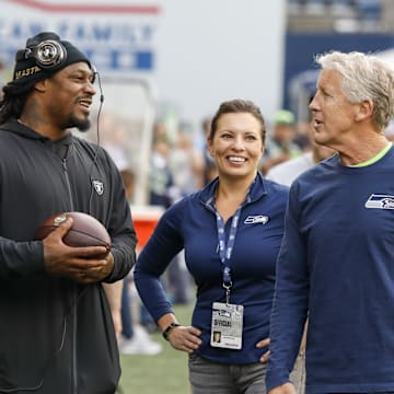 Seattle Seahawks head coach Pete Carroll speaks with Oakland Raiders running back Marshawn Lynch.