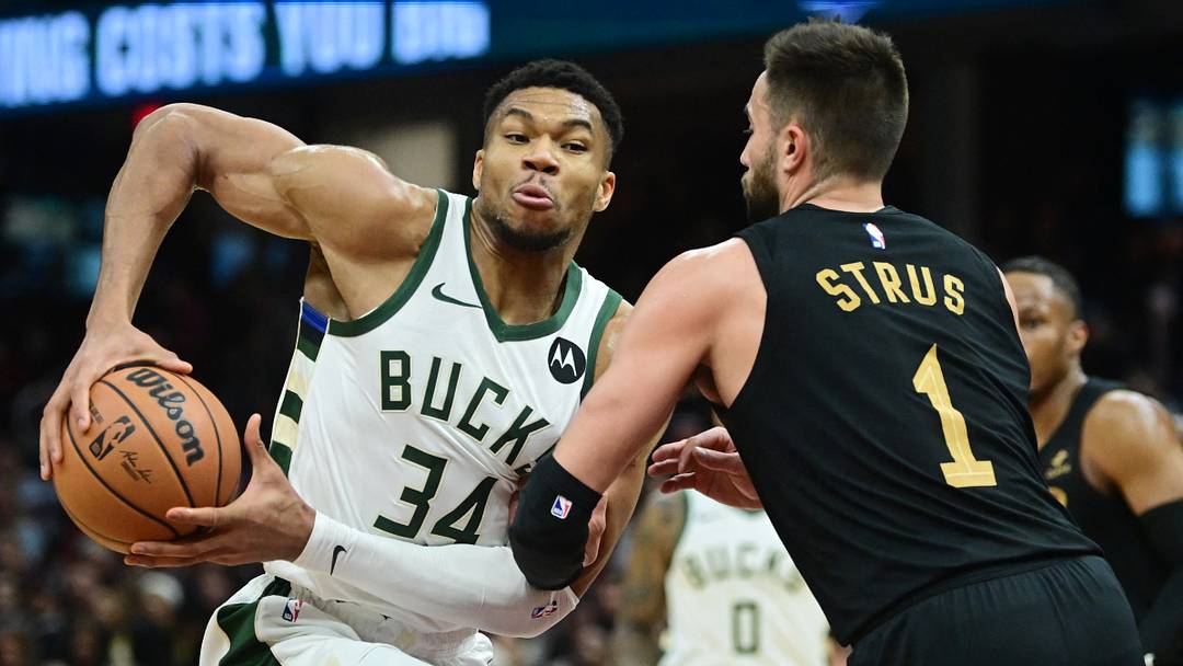 Dec 29, 2023; Cleveland, Ohio, USA; Milwaukee Bucks forward Giannis Antetokounmpo (34) drives to the basket against Cleveland Cavaliers guard Max Strus (1) during the second half at Rocket Mortgage FieldHouse. Mandatory Credit: Ken Blaze-USA TODAY Sports Dec 29, 2023; Cleveland, Ohio, USA; Milwaukee Bucks forward Giannis Antetokounmpo (34) drives to the basket against Cleveland Cavaliers guard Max Strus (1) during the second half at Rocket Mortgage FieldHouse. Mandatory Credit: Ken Blaze-USA TODAY Sports