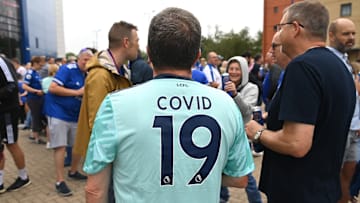 Le COVID frappe l'Angleterre