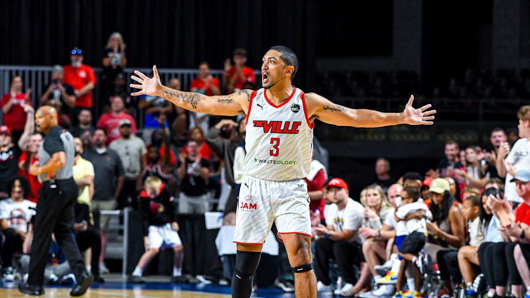 The Ville guard Peyton Siva (3) The Ville guard Peyton Siva (3)