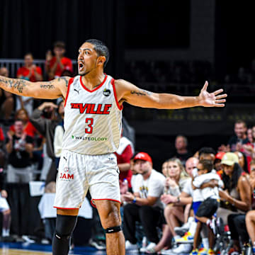 The Ville guard Peyton Siva (3)