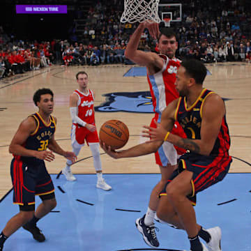 Dec 19, 2024; Memphis, Tennessee, USA; Golden State Warriors forward Kyle Anderson (1) passes the ball as Memphis Grizzlies guard John Konchar (46) defends during the second half at FedExForum. Mandatory Credit: Petre Thomas-Imagn Images