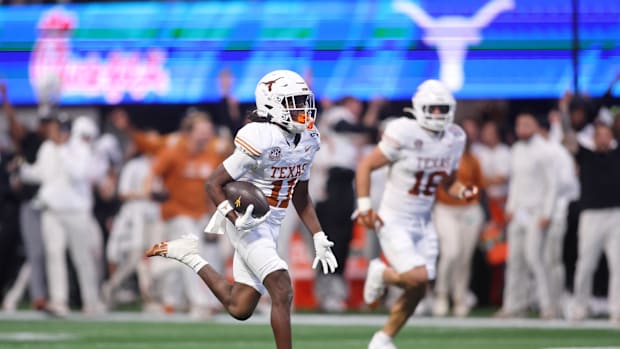 Texas Longhorns wide receiver Silas Bolden (11) returns a punt for a touchdown against the Arizona State Sun Devils 