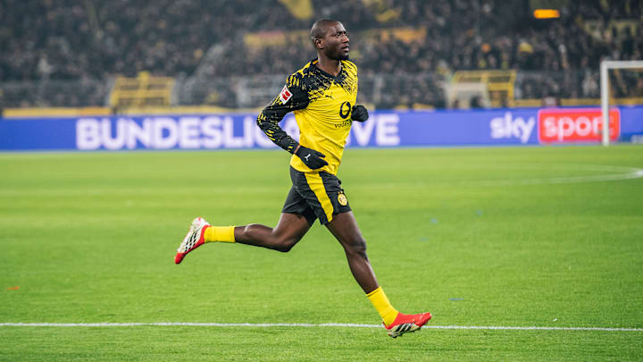 Borussia Dortmund larga em casa nos playoffs das oitavas de final da UCL 