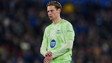 Frenkie de Jong est remplaçant avec le Barça.