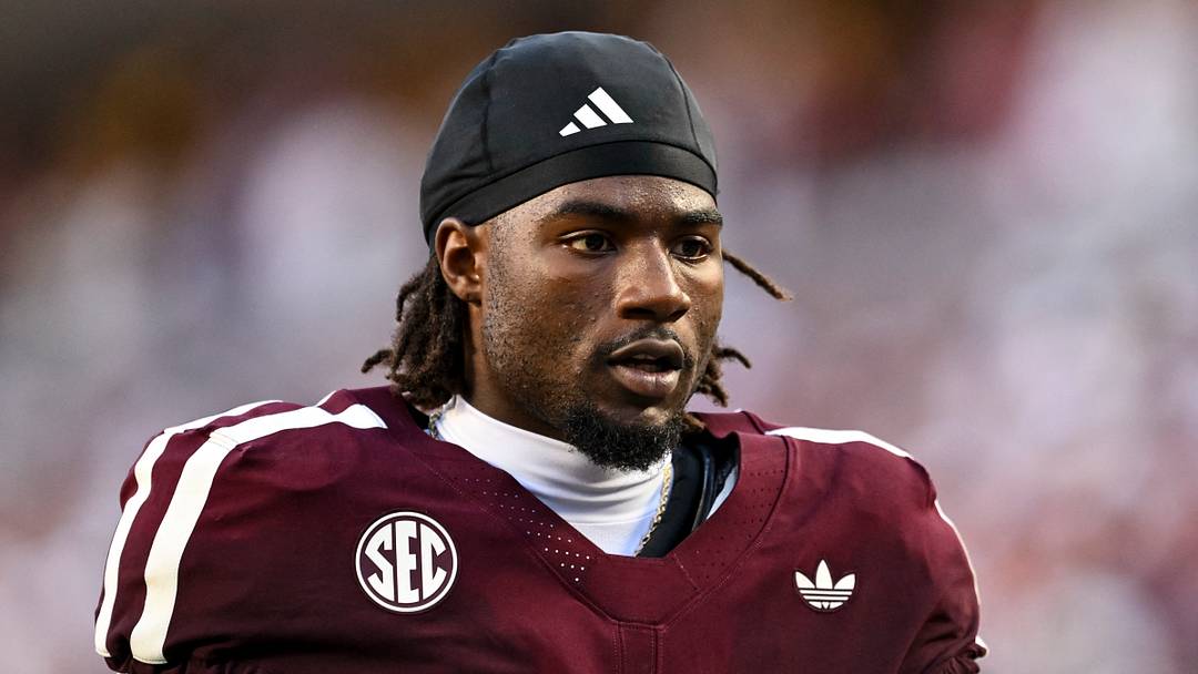 Texas A&M Aggies running back Le'Veon Moss (8) looks on prior to the game against the Florida Gators at Kyle Field. 