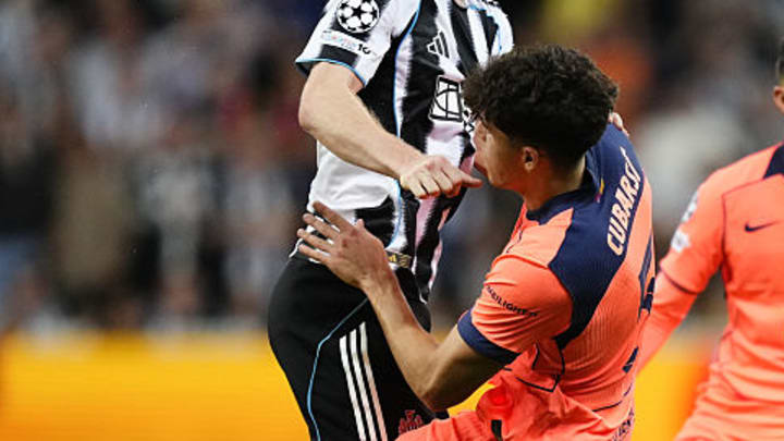 Newcastle United FC v FC Barcelona - UEFA Champions League