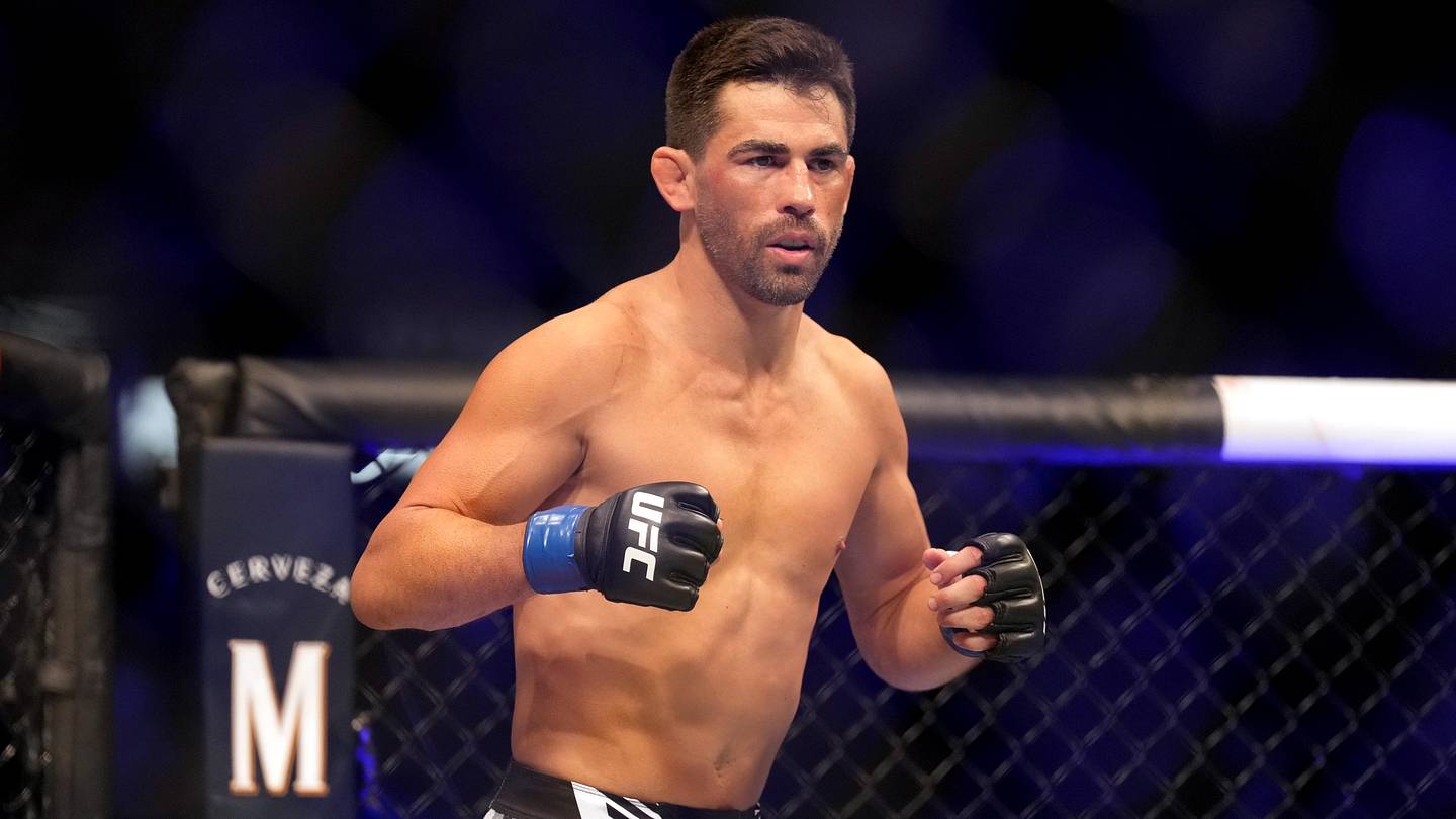 2回のUFCチャンピオンは、ラストダンスを逃した後、引退を発表します