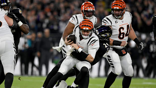 Jadeveon Clowney sacks Cincinnati Bengals quarterback Joe Burrow.