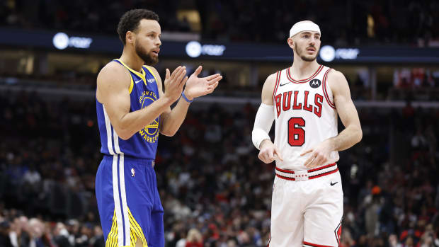 Golden State Warriors guard Stephen Curry and Chicago Bulls guard Alex Caruso 