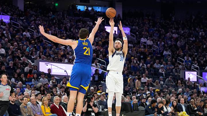Dallas Mavericks v Golden State Warriors
